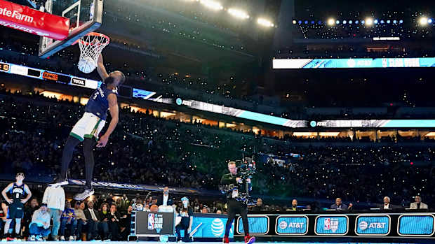 Jaylen Brown completes a dunk